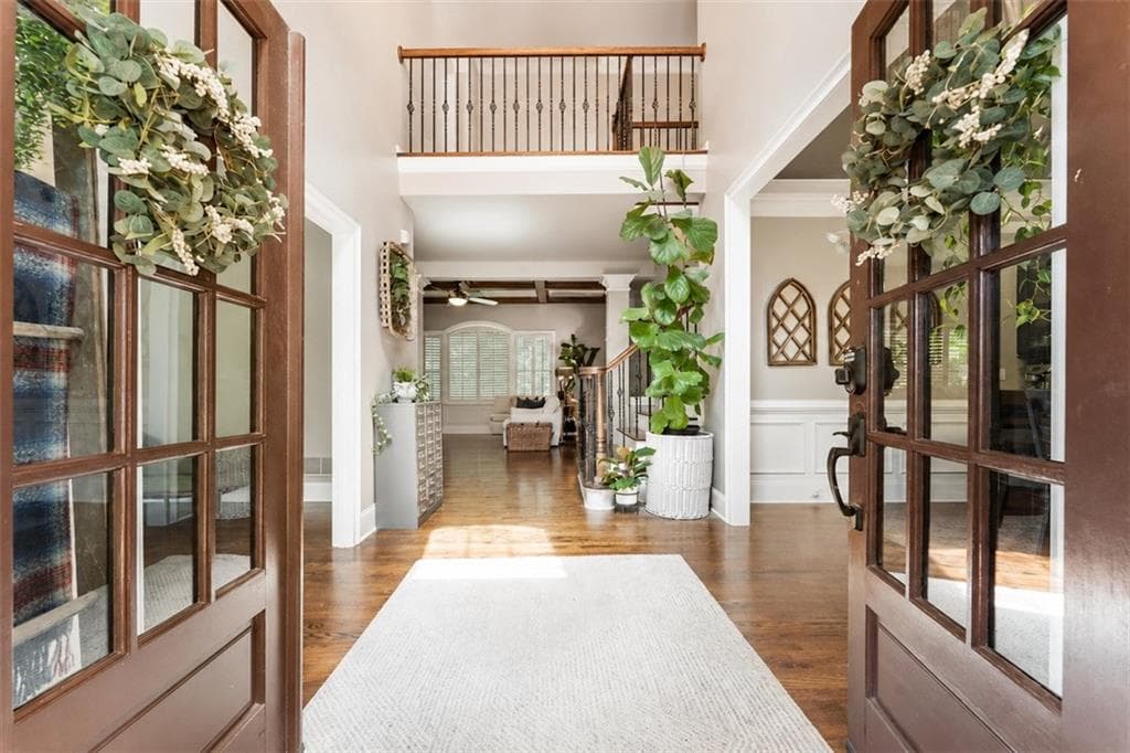 6 bedroom, 6 bathroom, 6,538 sq ft single family residence for sale at 914 Meadow Club Court, Suwanee, GA 30024 — photo 2