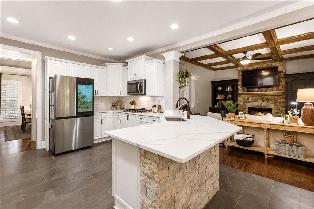 6 bedroom, 6 bathroom, 6,538 sq ft single family residence for sale at 914 Meadow Club Court, Suwanee, GA 30024 — photo 4