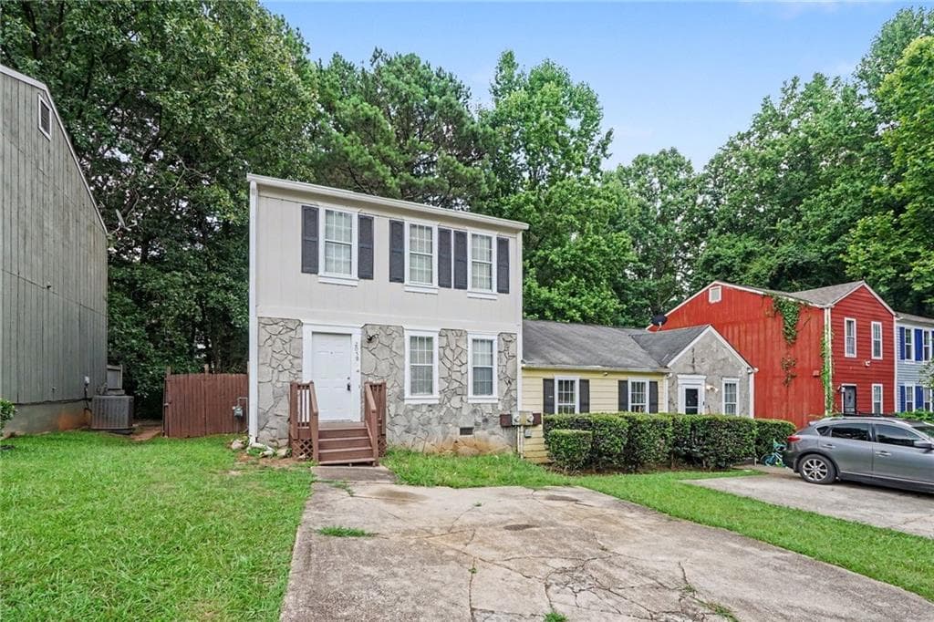 2 bedroom, 3 bathroom, 1,408 sq ft townhouse under contract at 2058 Charter Lane, Lithonia, GA 30058 — photo 2