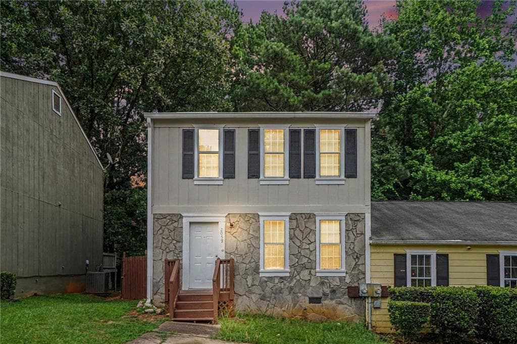 2 bedroom, 3 bathroom, 1,408 sq ft townhouse under contract at 2058 Charter Lane, Lithonia, GA 30058 — photo 3