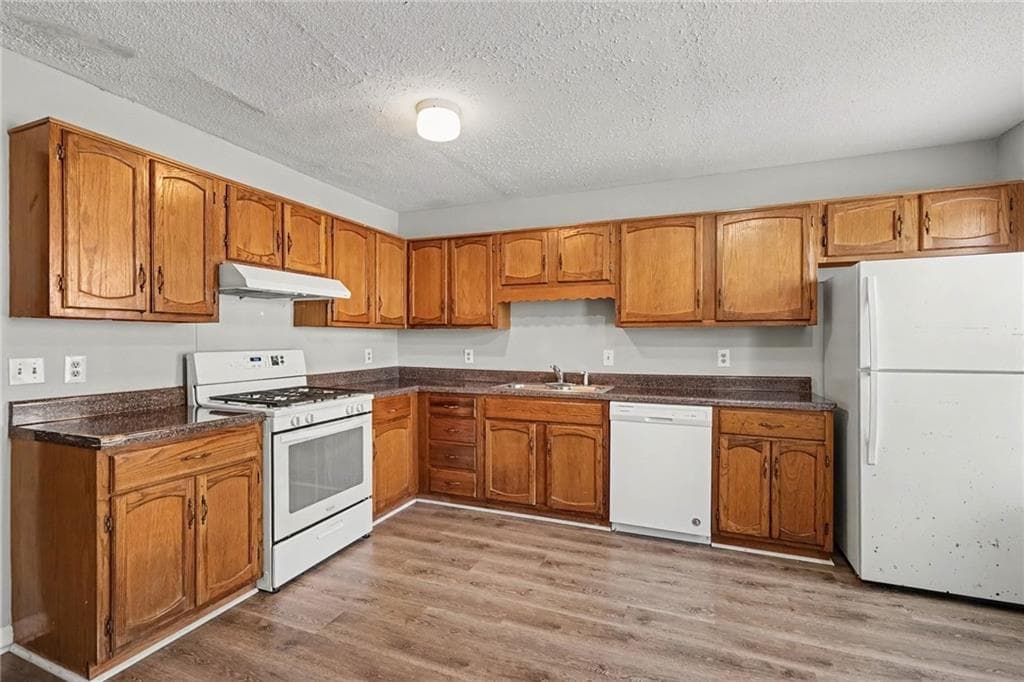 2 bedroom, 3 bathroom, 1,408 sq ft townhouse under contract at 2058 Charter Lane, Lithonia, GA 30058 — photo 7