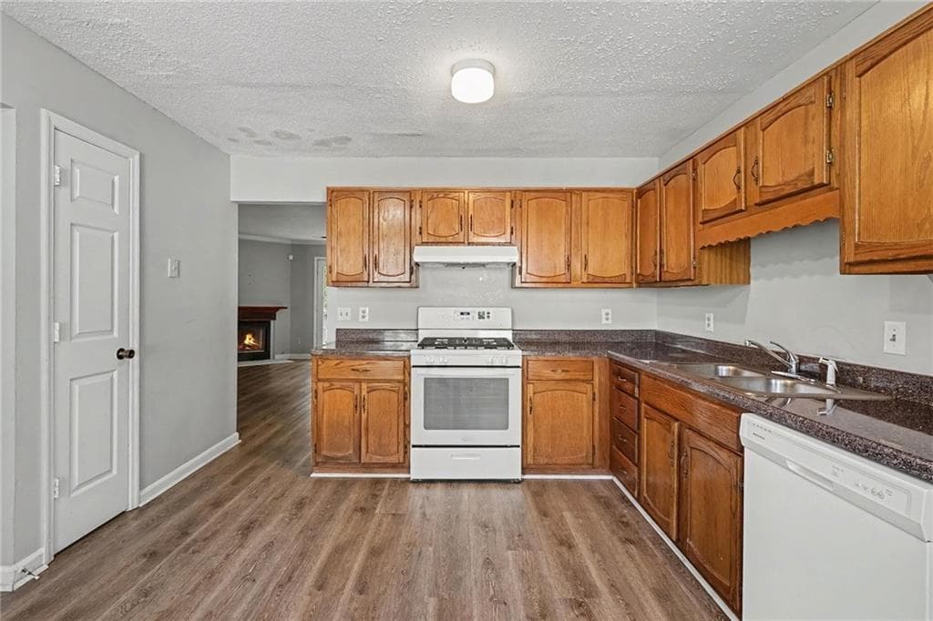 2 bedroom, 3 bathroom, 1,408 sq ft townhouse under contract at 2058 Charter Lane, Lithonia, GA 30058 — photo 8