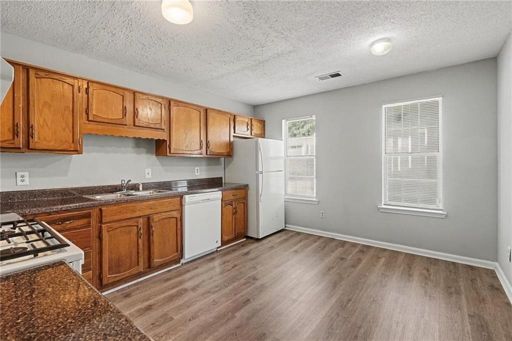 2 bedroom, 3 bathroom, 1,408 sq ft townhouse under contract at 2058 Charter Lane, Lithonia, GA 30058 — photo 9