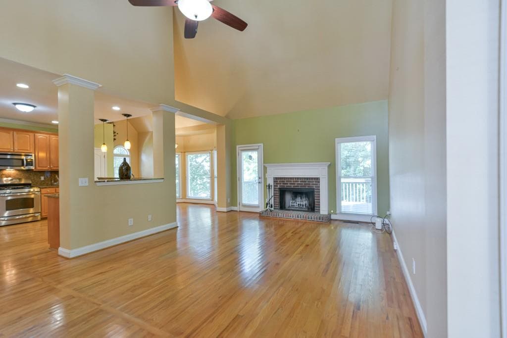6 bedroom, 4 bathroom, 4,364 sq ft single family residence under contract at 3243 Summer Stream Lane, Kennesaw, GA 30152 — photo 4
