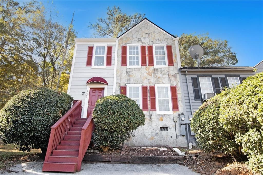 3 bedroom, 3 bathroom, 1,408 sq ft townhouse under contract at 3521 Kingswood Trail, Decatur, GA 30034