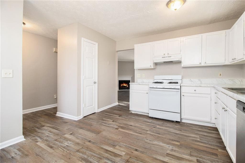 3 bedroom, 3 bathroom, 1,408 sq ft townhouse under contract at 3521 Kingswood Trail, Decatur, GA 30034 — photo 7