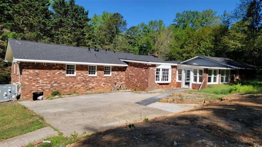 4 bedroom, 3 bathroom, 2,733 sq ft single family residence for sale at 5686 Woodland Drive, Acworth, GA 30102 — photo 3