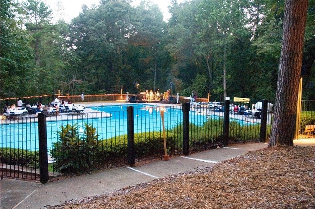 5 bedroom, 2 bathroom, 1,932 sq ft single family residence for sale at 4941 Isle Royal Court, Stone Mountain, GA 30088 — photo 4