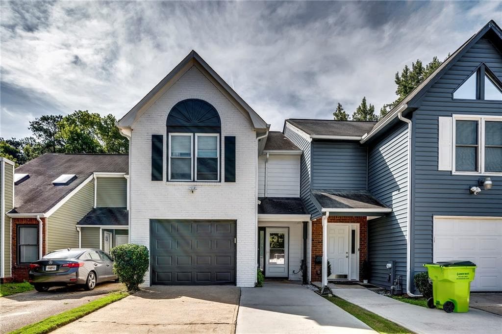 2 bedroom, 3 bathroom, 1,552 sq ft townhouse under contract at 7982 Creekstone Way, Riverdale, GA 30274