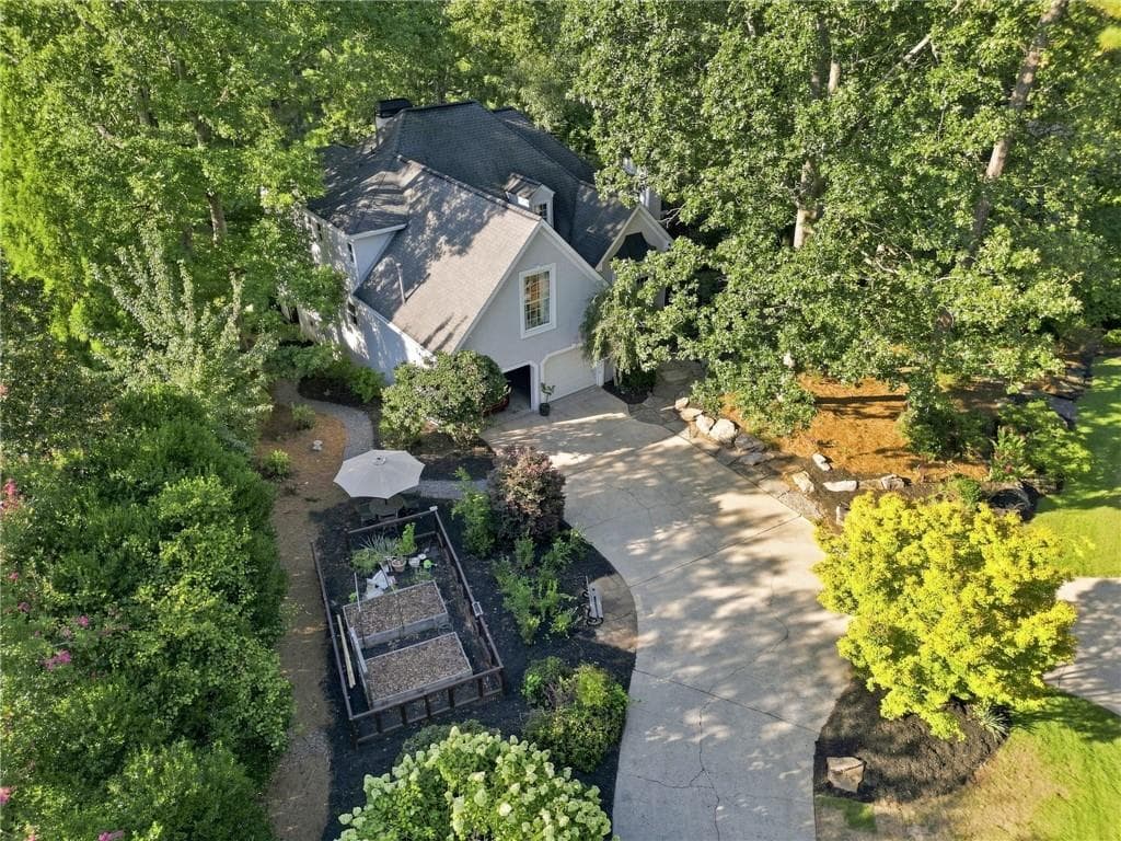 5 bedroom, 5 bathroom, 4,085 sq ft single family residence for sale at 2040 Shallowford Park Manor, Roswell, GA 30075 — photo 7