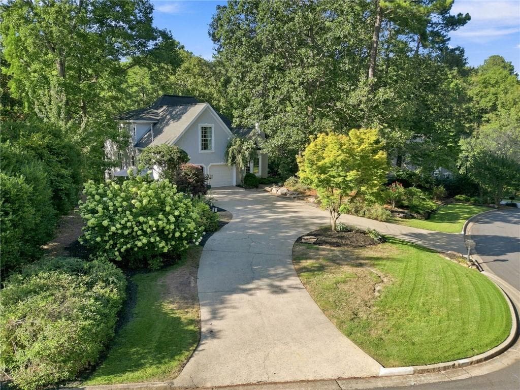 5 bedroom, 5 bathroom, 4,085 sq ft single family residence for sale at 2040 Shallowford Park Manor, Roswell, GA 30075 — photo 8