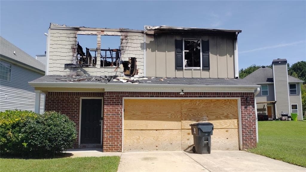 3 bedroom, 3 bathroom, 1,640 sq ft single family residence under contract at 11248 Aliyah Drive, Hampton, GA 30228