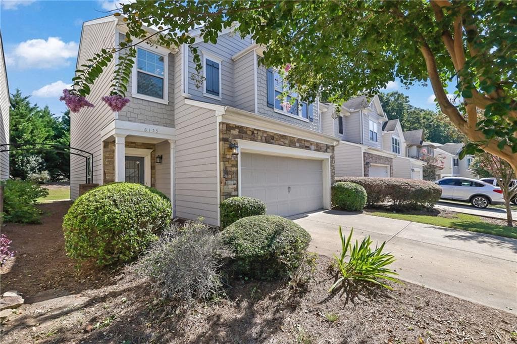 3 bedroom, 3 bathroom, 1,866 sq ft single family residence under contract at 6155 Crested Moss Drive, Alpharetta, GA 30004 — photo 3