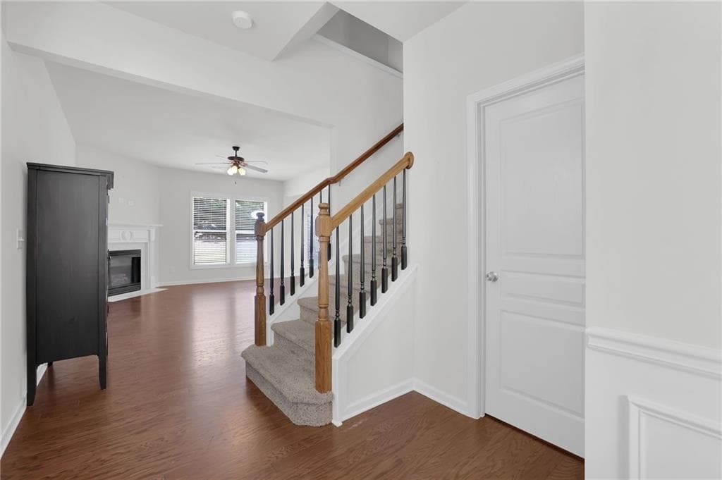 3 bedroom, 3 bathroom, 1,866 sq ft single family residence under contract at 6155 Crested Moss Drive, Alpharetta, GA 30004 — photo 4