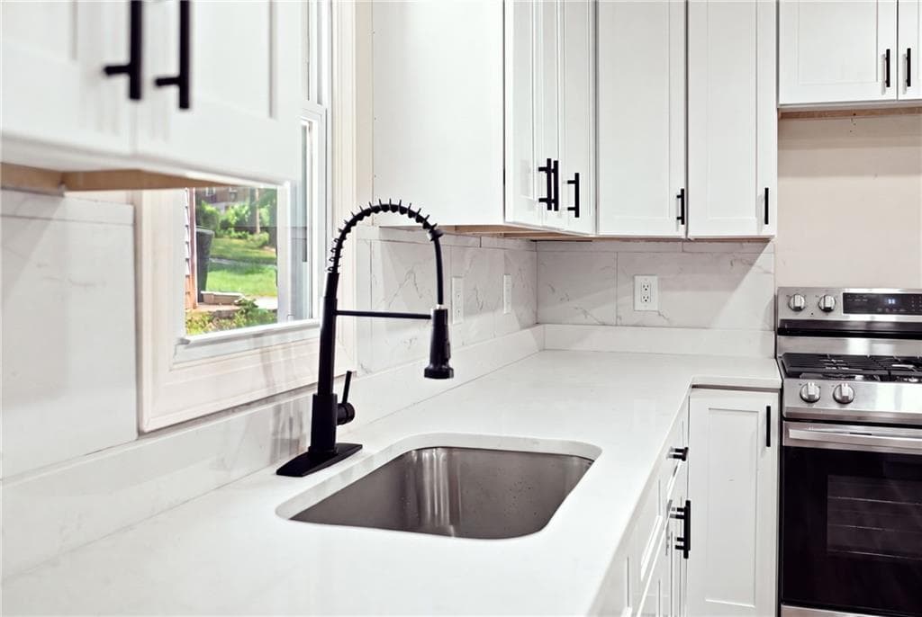 3 bedroom, 2 bathroom, 1,453 sq ft single family residence under contract at 2765 Rollingwood Lane, Atlanta, GA 30316 — photo 4