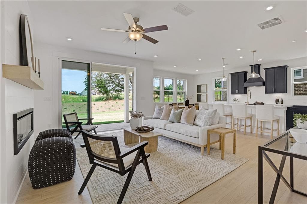 3 bedroom, 3 bathroom, 2,041 sq ft single family residence for sale at 117 Kindred Lane, Marietta, GA 30066 — photo 6