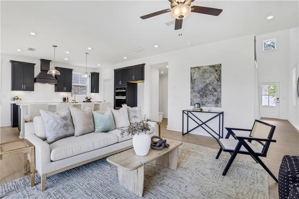 3 bedroom, 3 bathroom, 2,041 sq ft single family residence for sale at 117 Kindred Lane, Marietta, GA 30066 — photo 8
