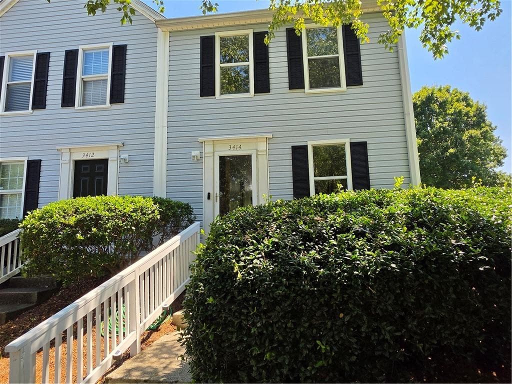 2 bedroom, 2 bathroom, 1,152 sq ft townhouse for sale at 3414 Misty Harbour Trail, Atlanta, GA 30340 — photo 2