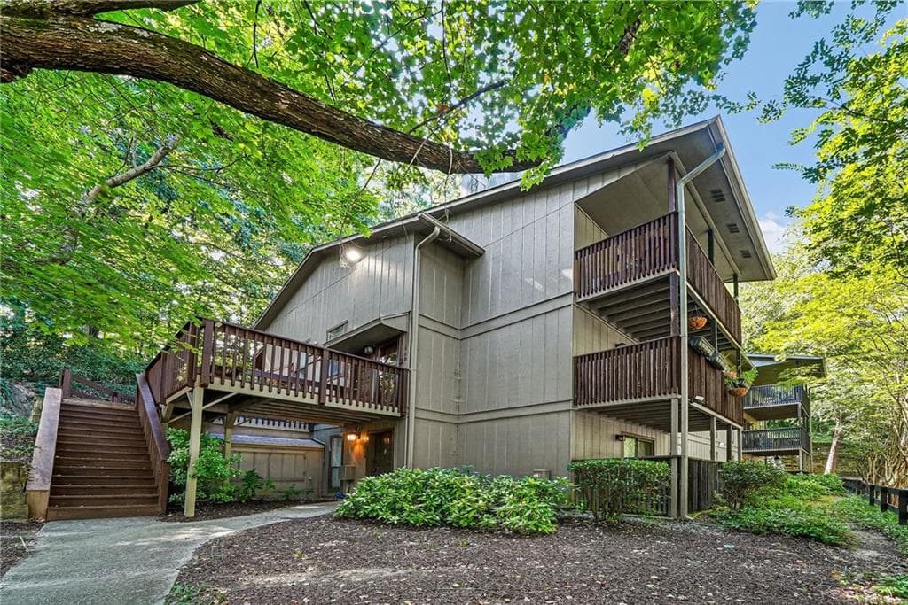 1 bedroom, 1 bathroom, 752 sq ft condominium for sale at 2709 Cumberland Court, Smyrna, GA 30080 — photo 2