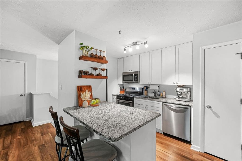 1 bedroom, 1 bathroom, 752 sq ft condominium for sale at 2709 Cumberland Court, Smyrna, GA 30080 — photo 5