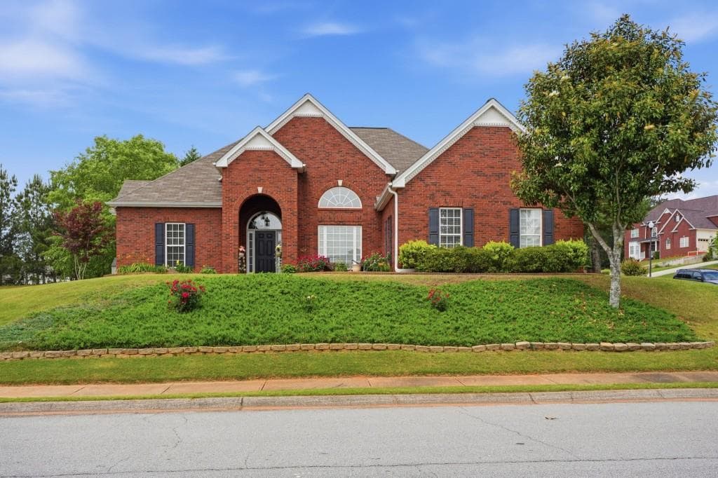 3 bedroom, 3 bathroom, 2,207 sq ft single family residence under contract at 812 N Bay Overlook, Villa Rica, GA 30180
