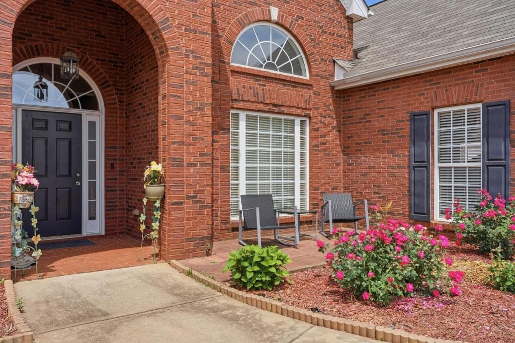 3 bedroom, 3 bathroom, 2,207 sq ft single family residence under contract at 812 N Bay Overlook, Villa Rica, GA 30180 — photo 3