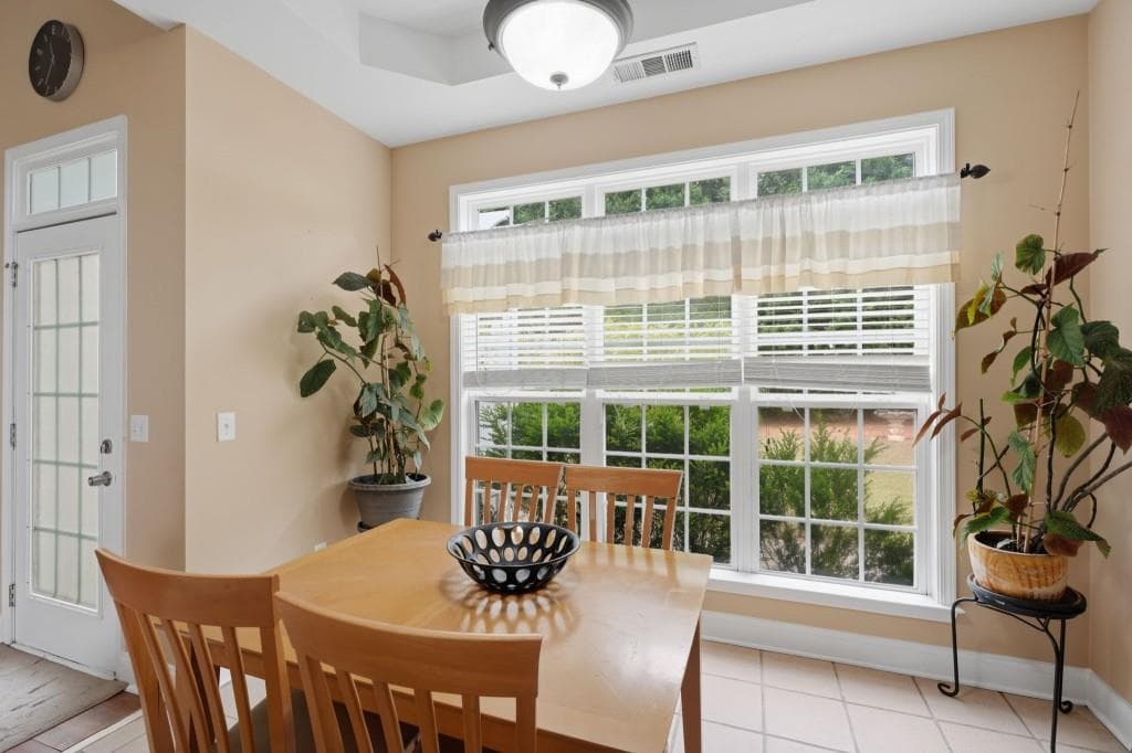 3 bedroom, 3 bathroom, 2,207 sq ft single family residence under contract at 812 N Bay Overlook, Villa Rica, GA 30180 — photo 8