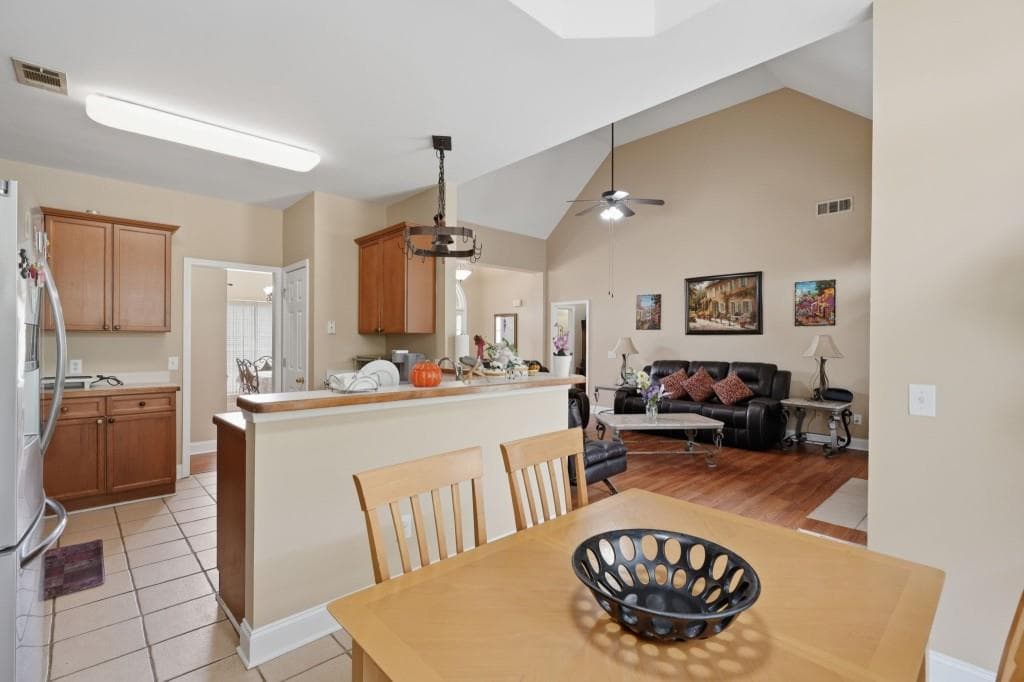 3 bedroom, 3 bathroom, 2,207 sq ft single family residence under contract at 812 N Bay Overlook, Villa Rica, GA 30180 — photo 9