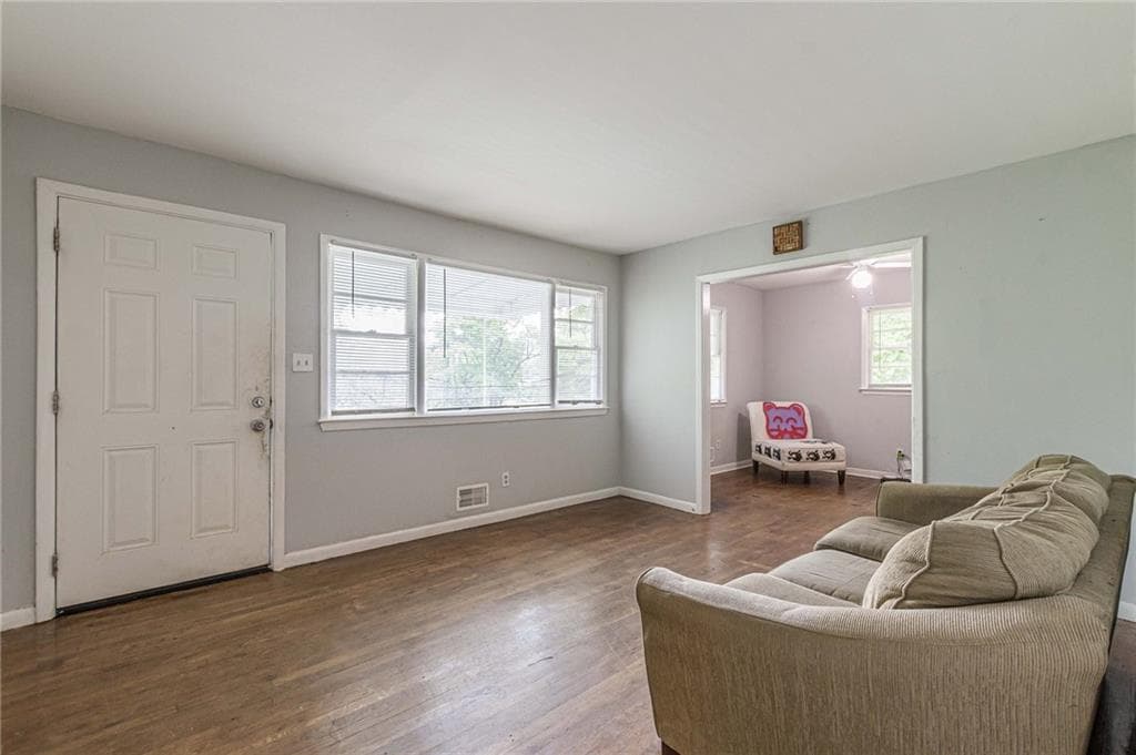 1 bedroom, 1 bathroom, 1,040 sq ft single family residence for rent at 350 Brooks Avenue, Atlanta, GA 30310 for $800 a month — photo 1 of 17