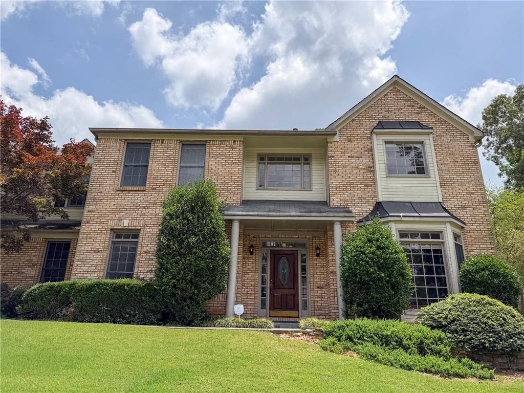5 bedroom, 3 bathroom, 3,497 sq ft single family residence under contract at 11295 Vedrines Drive, Johns Creek, GA 30022 — photo 2