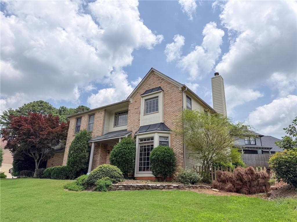 5 bedroom, 3 bathroom, 3,497 sq ft single family residence under contract at 11295 Vedrines Drive, Johns Creek, GA 30022 — photo 3