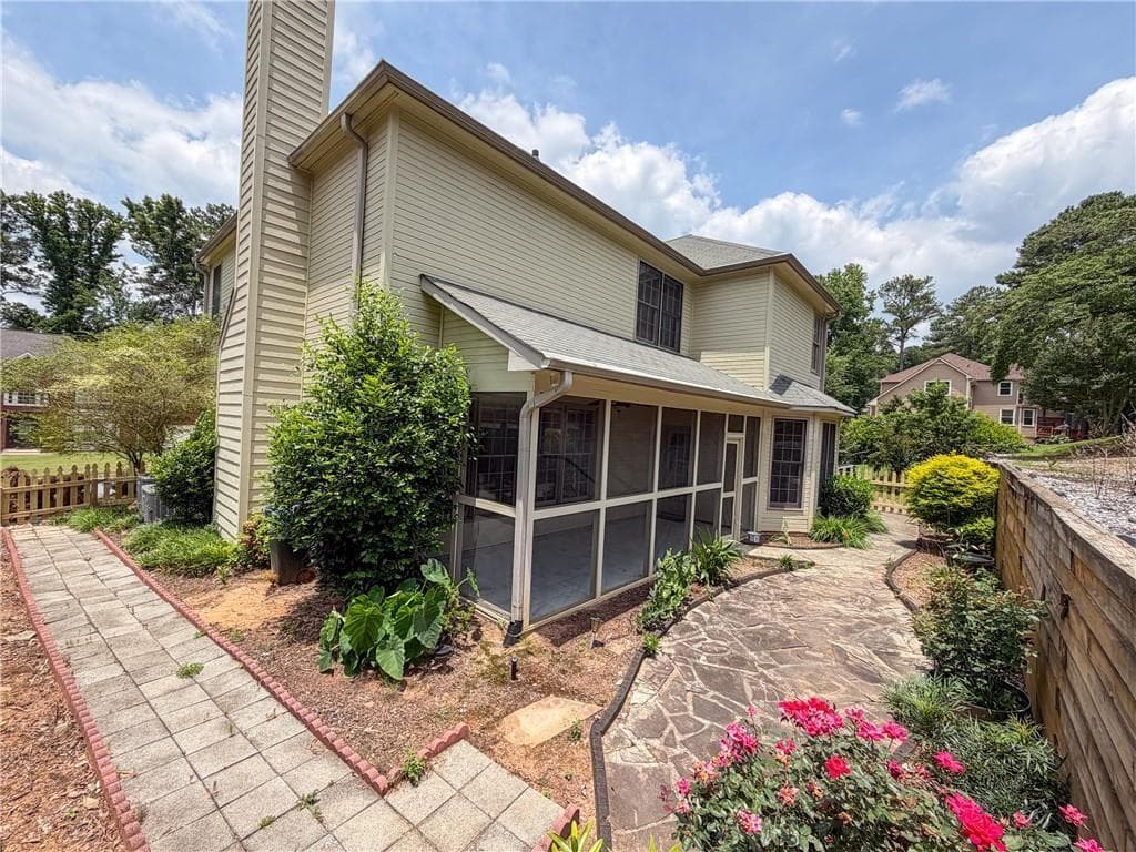 5 bedroom, 3 bathroom, 3,497 sq ft single family residence under contract at 11295 Vedrines Drive, Johns Creek, GA 30022 — photo 5