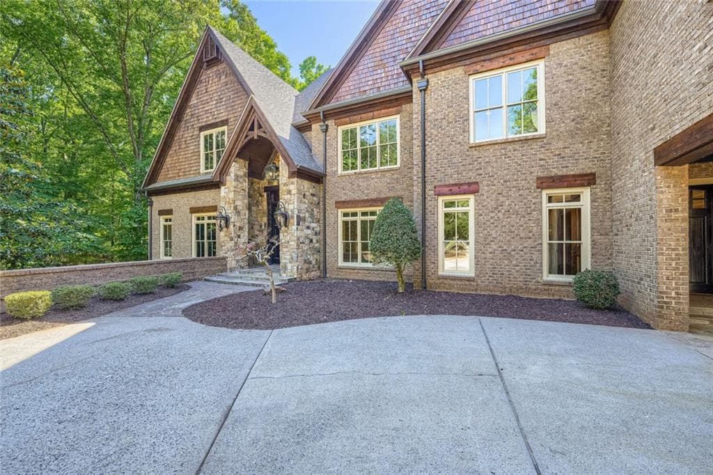 8 bedroom, 11 bathroom, 14,080 sq ft single family residence for sale at 7965 Robin Road, Cumming, GA 30041 — photo 7