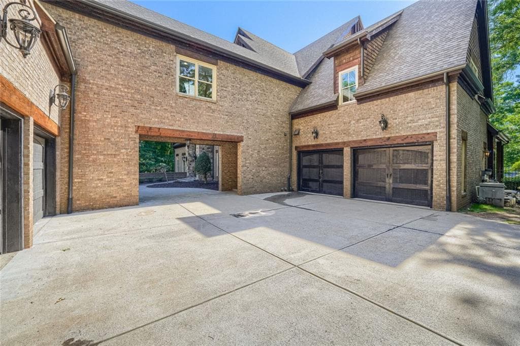 8 bedroom, 11 bathroom, 14,080 sq ft single family residence for sale at 7965 Robin Road, Cumming, GA 30041 — photo 8