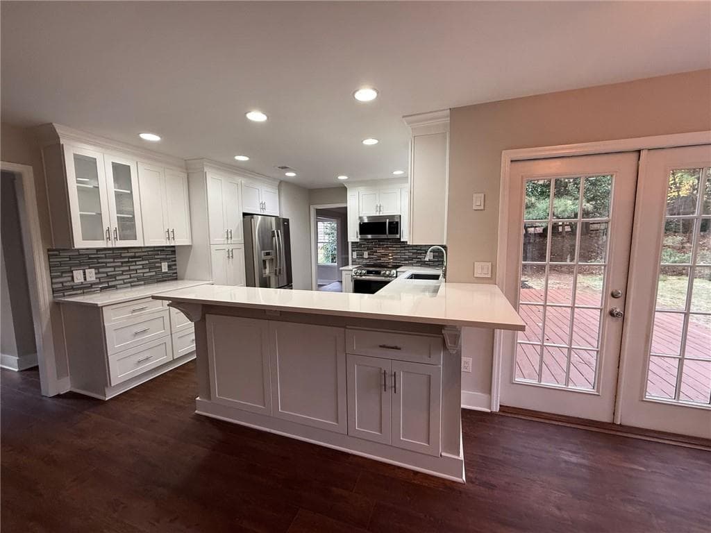 4 bedroom, 3 bathroom, 2,132 sq ft single family residence for sale at 5325 Hillgate Crossing, Alpharetta, GA 30005 — photo 5