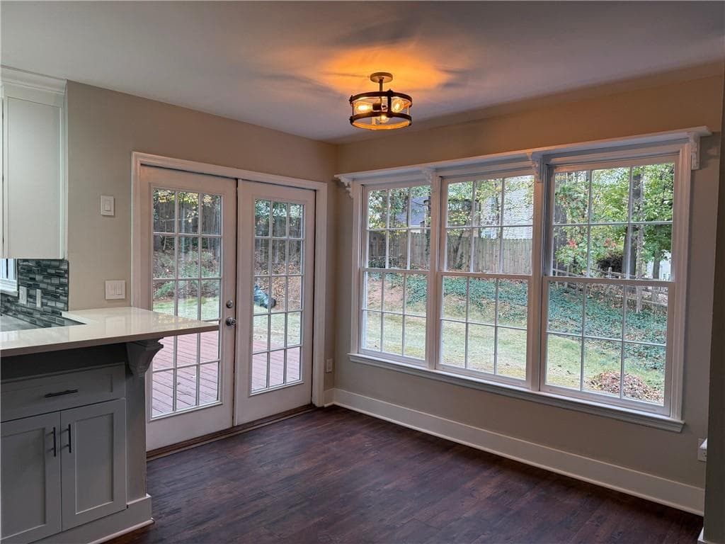 4 bedroom, 3 bathroom, 2,132 sq ft single family residence for sale at 5325 Hillgate Crossing, Alpharetta, GA 30005 — photo 6