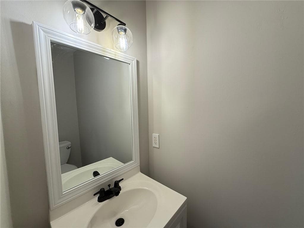 4 bedroom, 3 bathroom, 2,132 sq ft single family residence for sale at 5325 Hillgate Crossing, Alpharetta, GA 30005 — photo 10