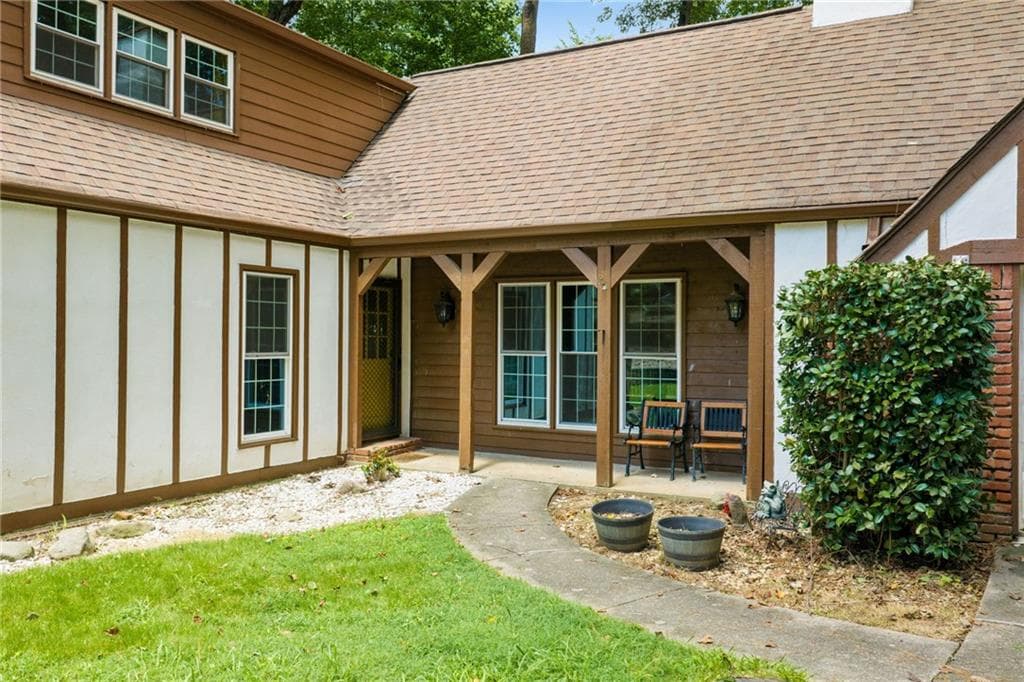 5 bedroom, 4 bathroom, 3,565 sq ft single family residence under contract at 3601 Miller Farms Lane, Peachtree Corners, GA 30096 — photo 2