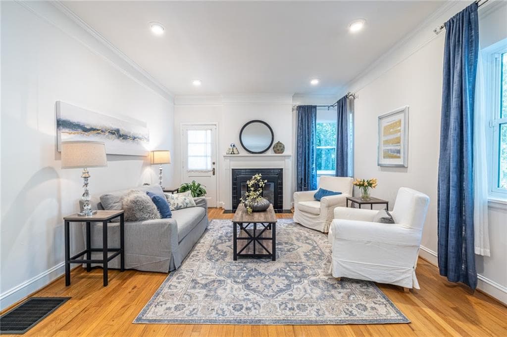 2 bedroom, 2 bathroom, 1,350 sq ft single family residence for sale at 112 Chelsea Drive, Decatur, GA 30030 — photo 2