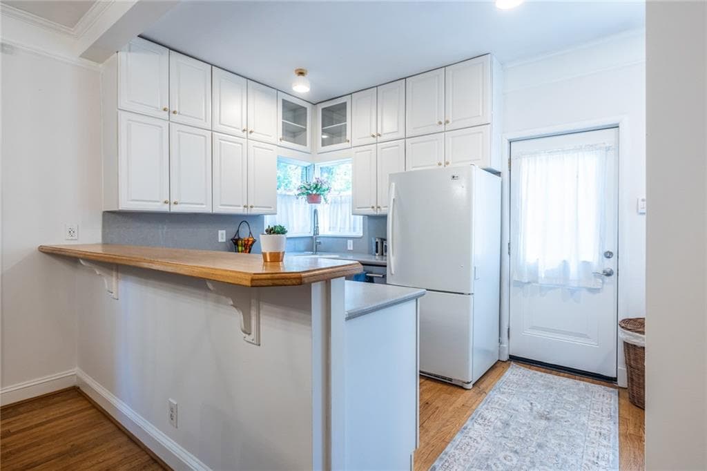 2 bedroom, 2 bathroom, 1,350 sq ft single family residence for sale at 112 Chelsea Drive, Decatur, GA 30030 — photo 3