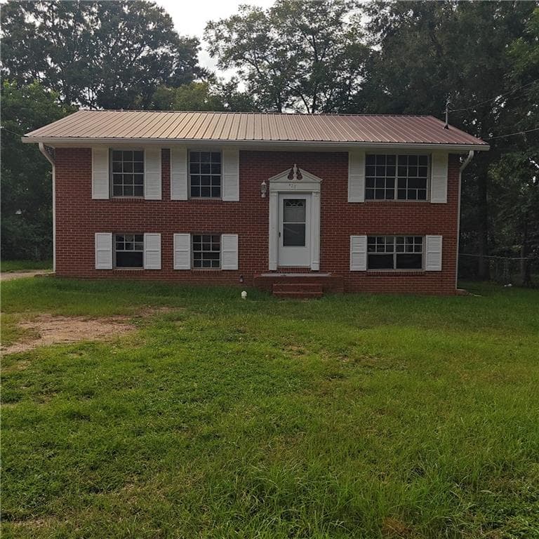 5 bedroom, 3 bathroom, 1,850 sq ft single family residence for rent at 423 Alabama Avenue, Warner Robins, GA 31093 for $1,475 a month — photo 1 of 17