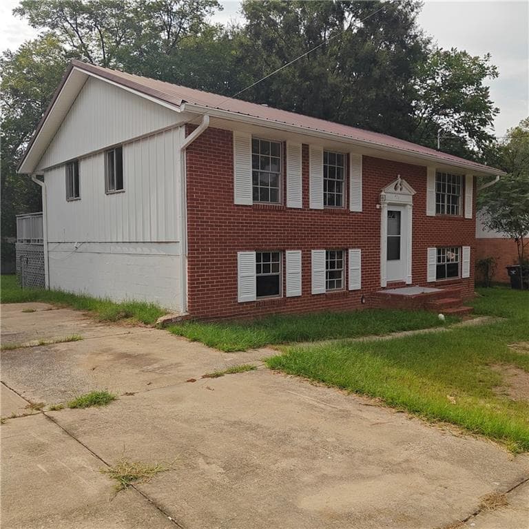 5 bedroom, 3 bathroom, 1,850 sq ft single family residence for rent at 423 Alabama Avenue, Warner Robins, GA 31093 for $1,475 a month — photo 2
