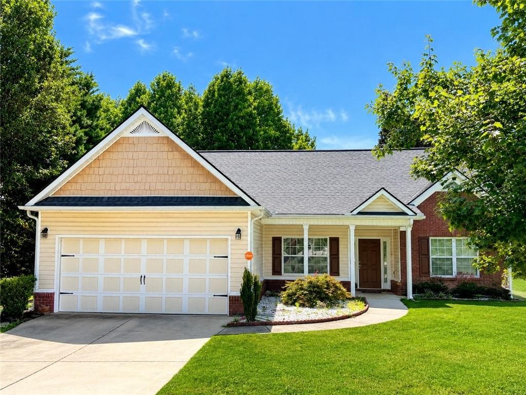 3 bedroom, 2 bathroom, 1,676 sq ft single family residence under contract at 72 Wayne Meadows Court, Douglasville, GA 30134