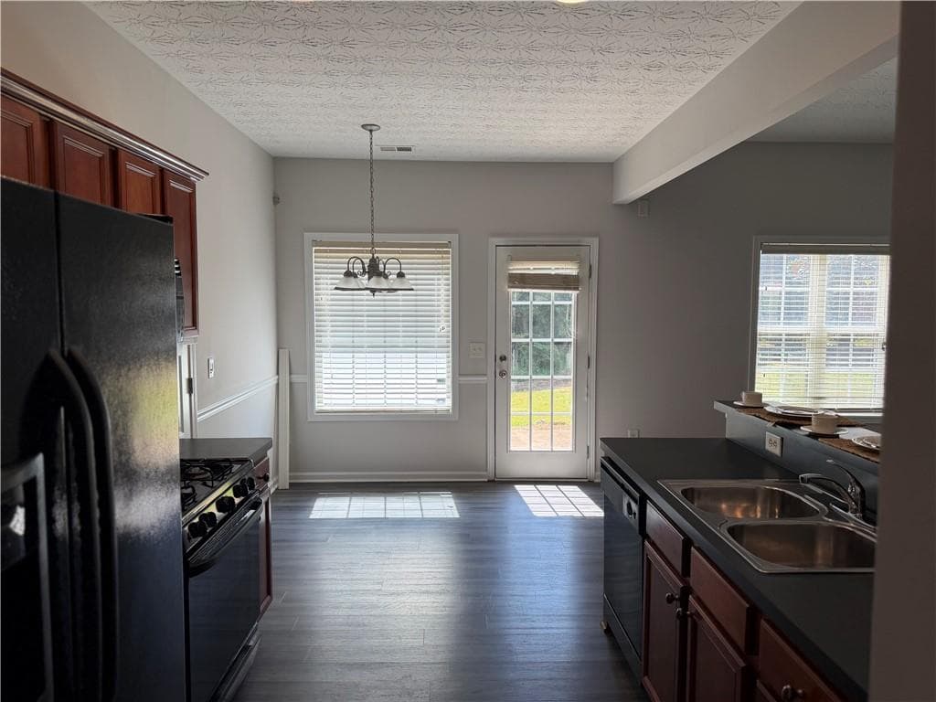 3 bedroom, 2 bathroom, 1,676 sq ft single family residence under contract at 72 Wayne Meadows Court, Douglasville, GA 30134 — photo 10