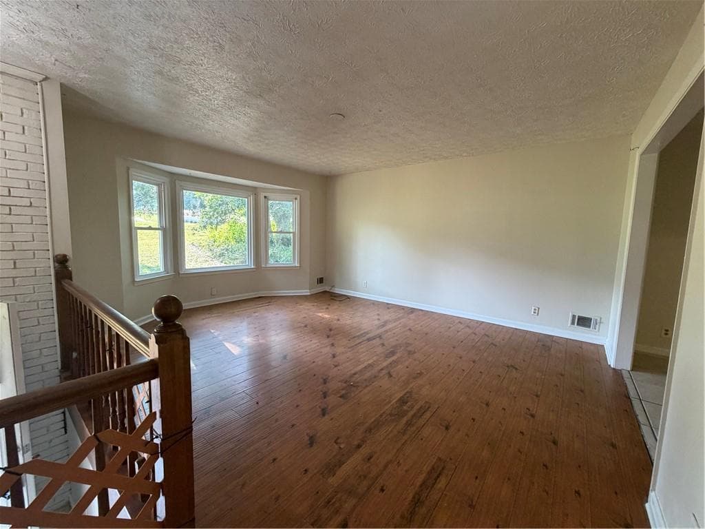 4 bedroom, 3 bathroom, 2,101 sq ft single family residence under contract at 984 Beaver Ruin Road, Norcross, GA 30093 — photo 5
