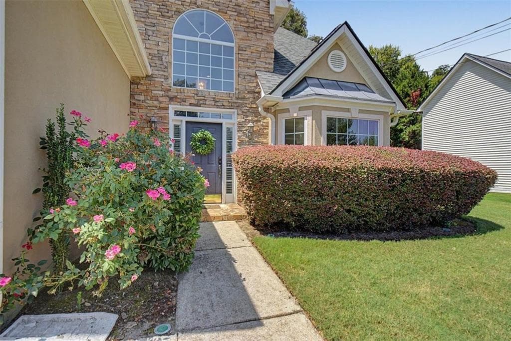 4 bedroom, 3 bathroom, 2,372 sq ft single family residence for sale at 6014 W Rosie Lane, Mableton, GA 30126 — photo 3