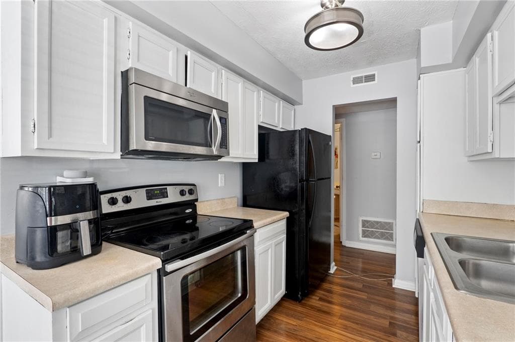 2 bedroom, 1 bathroom, 936 sq ft condominium for sale at 1211 Glenleaf Drive, Peachtree Corners, GA 30092 — photo 5