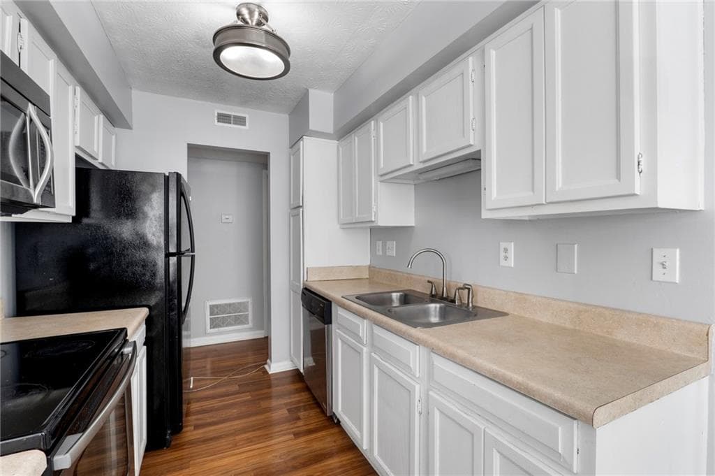 2 bedroom, 1 bathroom, 936 sq ft condominium for sale at 1211 Glenleaf Drive, Peachtree Corners, GA 30092 — photo 6