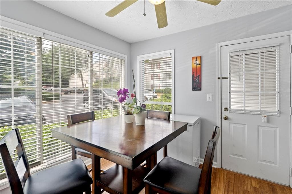 2 bedroom, 1 bathroom, 936 sq ft condominium for sale at 1211 Glenleaf Drive, Peachtree Corners, GA 30092 — photo 7