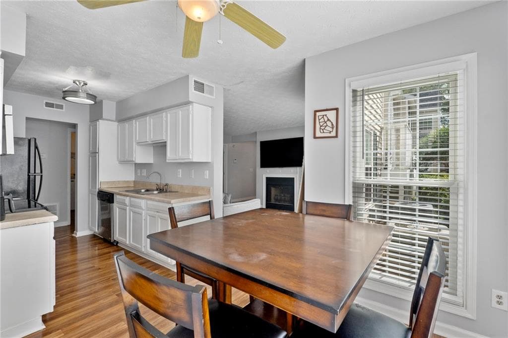 2 bedroom, 1 bathroom, 936 sq ft condominium for sale at 1211 Glenleaf Drive, Peachtree Corners, GA 30092 — photo 8